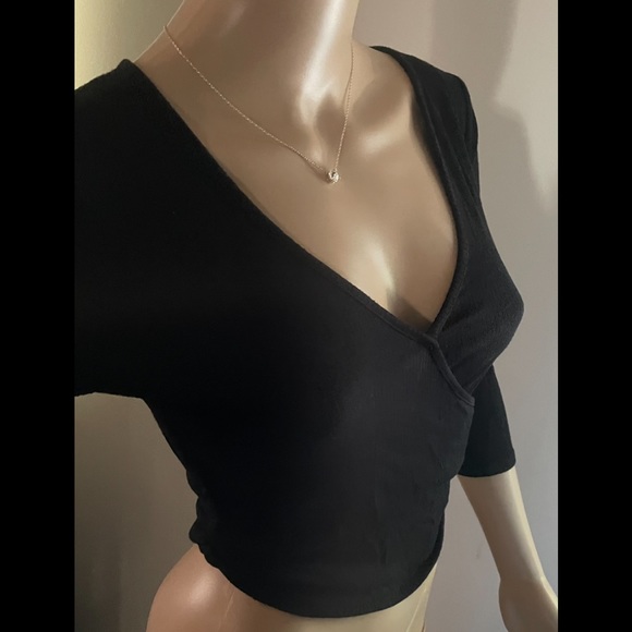 Black top - Picture 7 of 10